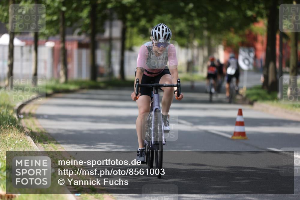 10.08.2025 - GEWOBA Citytriathlon Bremen Yannick Fuchs http://msf.ph/oto/8561003 10.08.2025 12:43:55 Radfahren 608, 842, 907, 908, 954, 1012, 1036 meine-sportfotos.de