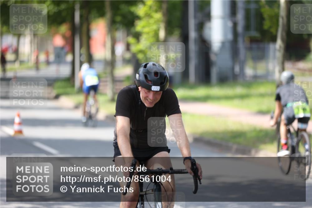 10.08.2025 - GEWOBA Citytriathlon Bremen Yannick Fuchs http://msf.ph/oto/8561004 10.08.2025 14:20:51 Radfahren 11, 56, 61, 69, 73, 110, 142, 145, 157, 191, 216, 229, 266, 272, 281, 312 meine-sportfotos.de