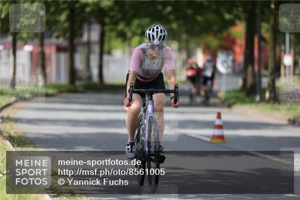 10.08.2025 - GEWOBA Citytriathlon Bremen Yannick Fuchs http://msf.ph/oto/8561005 10.08.2025 12:43:55 Radfahren 608, 842, 907, 908, 954, 1012, 1036 meine-sportfotos.de