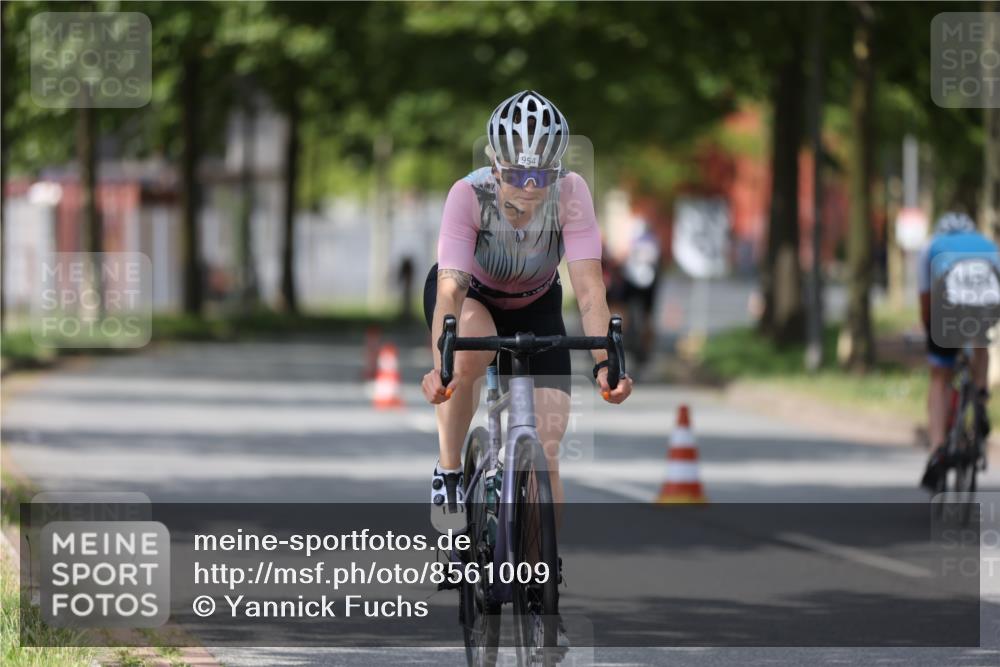10.08.2025 - GEWOBA Citytriathlon Bremen Yannick Fuchs http://msf.ph/oto/8561009 10.08.2025 12:43:55 Radfahren 608, 842, 907, 908, 954, 1012, 1036 meine-sportfotos.de