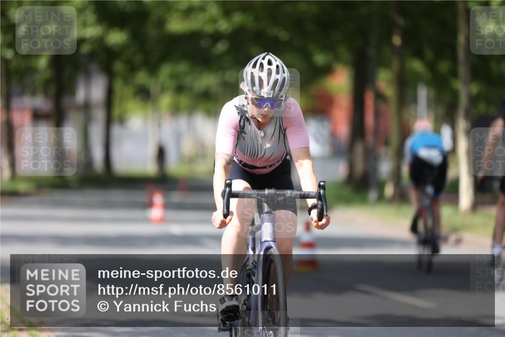10.08.2025 - GEWOBA Citytriathlon Bremen Yannick Fuchs http://msf.ph/oto/8561011 10.08.2025 12:43:55 Radfahren 608, 842, 907, 908, 954, 1012, 1036 meine-sportfotos.de