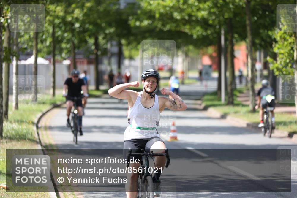 10.08.2025 - GEWOBA Citytriathlon Bremen Yannick Fuchs http://msf.ph/oto/8561021 10.08.2025 14:20:53 Radfahren 11, 19, 56, 61, 73, 110, 142, 145, 157, 191, 216, 229, 266, 272, 281, 312 meine-sportfotos.de