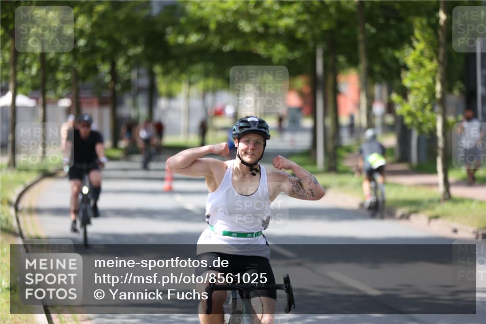10.08.2025 - GEWOBA Citytriathlon Bremen Yannick Fuchs http://msf.ph/oto/8561025 10.08.2025 14:20:53 Radfahren 11, 19, 56, 61, 73, 110, 142, 145, 157, 191, 216, 229, 266, 272, 281, 312 meine-sportfotos.de