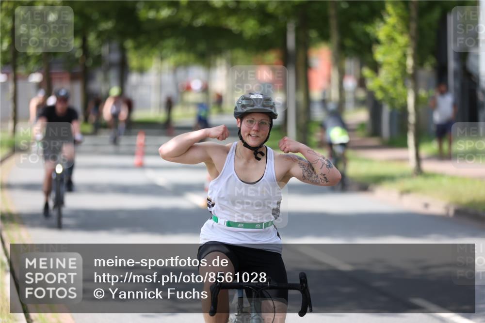 10.08.2025 - GEWOBA Citytriathlon Bremen Yannick Fuchs http://msf.ph/oto/8561028 10.08.2025 14:20:53 Radfahren 11, 19, 56, 61, 73, 110, 142, 145, 157, 191, 216, 229, 266, 272, 281, 312 meine-sportfotos.de