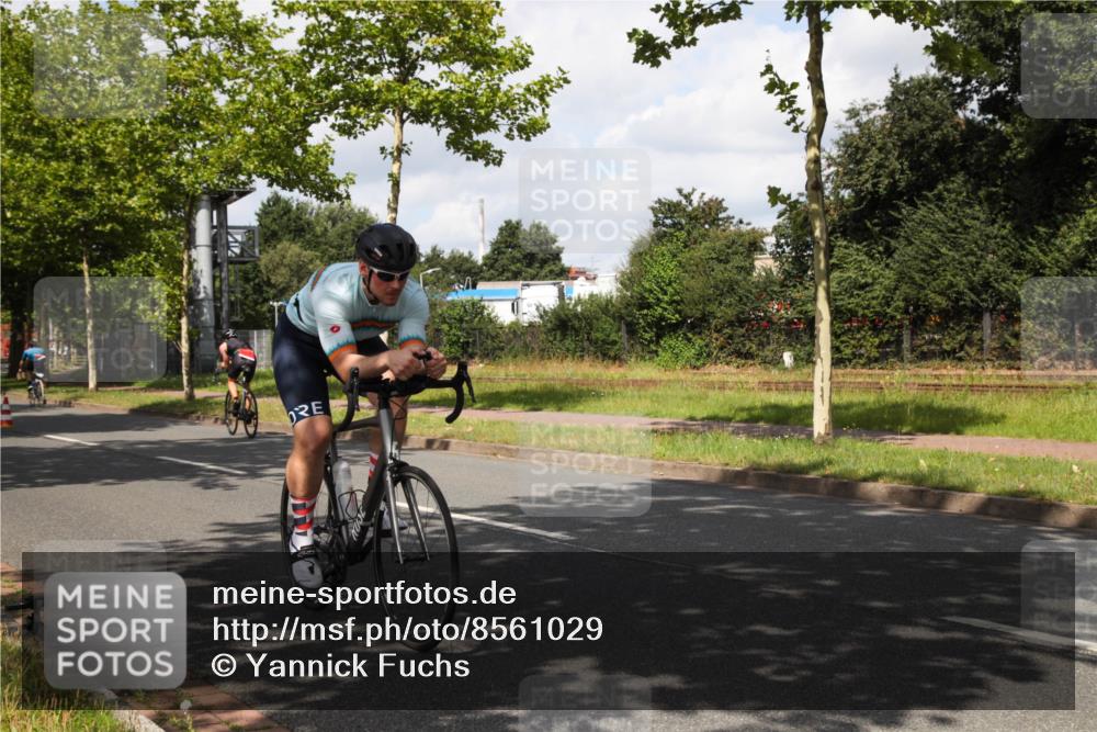 10.08.2025 - GEWOBA Citytriathlon Bremen Yannick Fuchs http://msf.ph/oto/8561029 10.08.2025 12:12:13 Radfahren 576, 605, 667, 751, 799, 816, 907, 932, 1003 meine-sportfotos.de