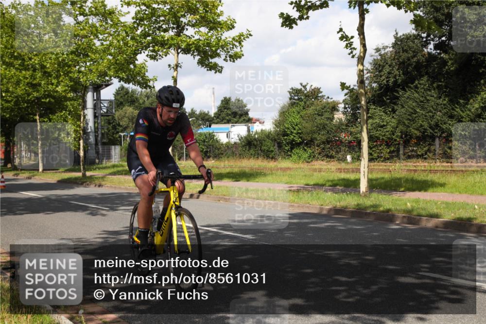 10.08.2025 - GEWOBA Citytriathlon Bremen Yannick Fuchs http://msf.ph/oto/8561031 10.08.2025 12:12:19 Radfahren 605, 751, 816, 875, 907, 932, 1003 meine-sportfotos.de