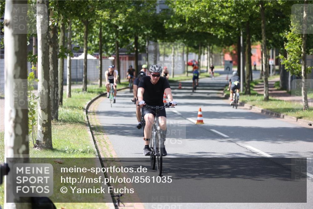 10.08.2025 - GEWOBA Citytriathlon Bremen Yannick Fuchs http://msf.ph/oto/8561035 10.08.2025 14:20:55 Radfahren 19, 56, 61, 73, 110, 142, 145, 157, 191, 216, 266, 272, 281, 312 meine-sportfotos.de