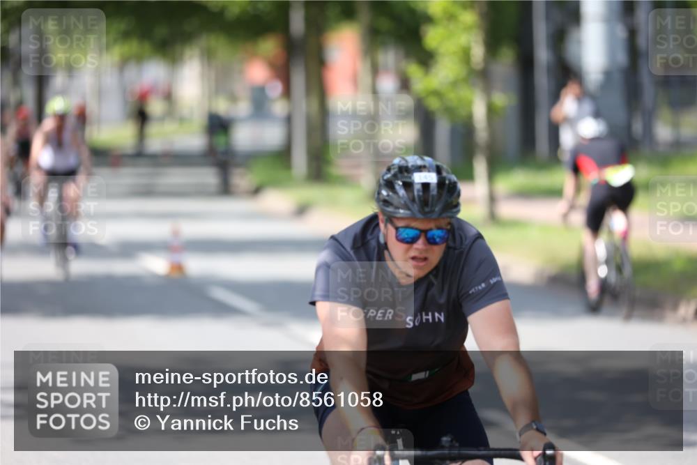 10.08.2025 - GEWOBA Citytriathlon Bremen Yannick Fuchs http://msf.ph/oto/8561058 10.08.2025 14:20:57 Radfahren 19, 56, 61, 73, 110, 142, 145, 157, 191, 266, 272, 281, 312 meine-sportfotos.de