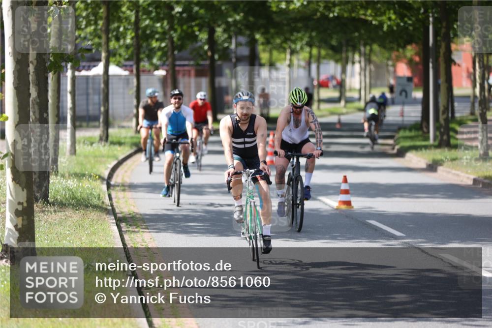 10.08.2025 - GEWOBA Citytriathlon Bremen Yannick Fuchs http://msf.ph/oto/8561060 10.08.2025 14:20:58 Radfahren 19, 56, 61, 73, 110, 142, 145, 157, 191, 266, 272, 312 meine-sportfotos.de