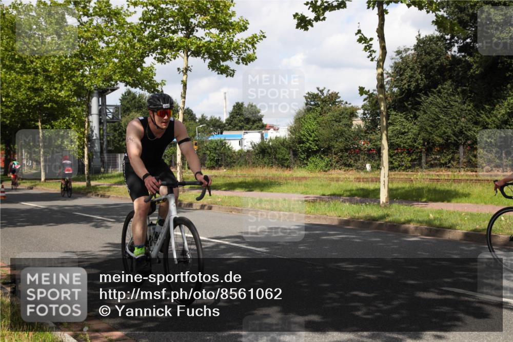 10.08.2025 - GEWOBA Citytriathlon Bremen Yannick Fuchs http://msf.ph/oto/8561062 10.08.2025 12:12:45 Radfahren 640, 692, 769, 771, 851, 884, 885, 1012 meine-sportfotos.de