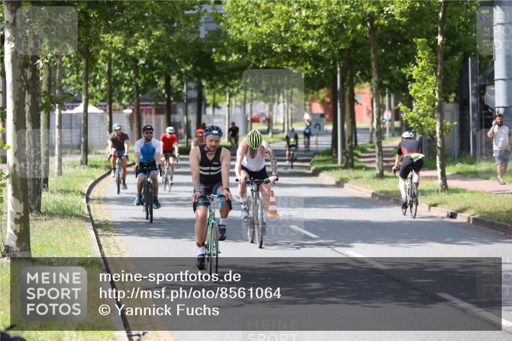 10.08.2025 - GEWOBA Citytriathlon Bremen Yannick Fuchs http://msf.ph/oto/8561064 10.08.2025 14:20:58 Radfahren 19, 56, 61, 73, 110, 142, 145, 157, 191, 266, 272, 312 meine-sportfotos.de