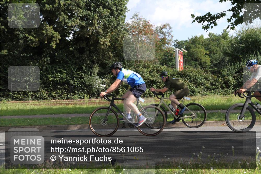 10.08.2025 - GEWOBA Citytriathlon Bremen Yannick Fuchs http://msf.ph/oto/8561065 10.08.2025 10:39:30 Radfahren 59, 87, 95, 107, 165, 185, 209, 221, 233, 374, 435, 436, 440, 453, 481 meine-sportfotos.de