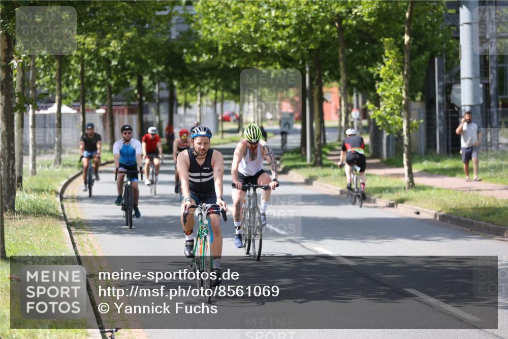10.08.2025 - GEWOBA Citytriathlon Bremen Yannick Fuchs http://msf.ph/oto/8561069 10.08.2025 14:20:58 Radfahren 19, 56, 61, 73, 110, 142, 145, 157, 191, 266, 272, 312 meine-sportfotos.de