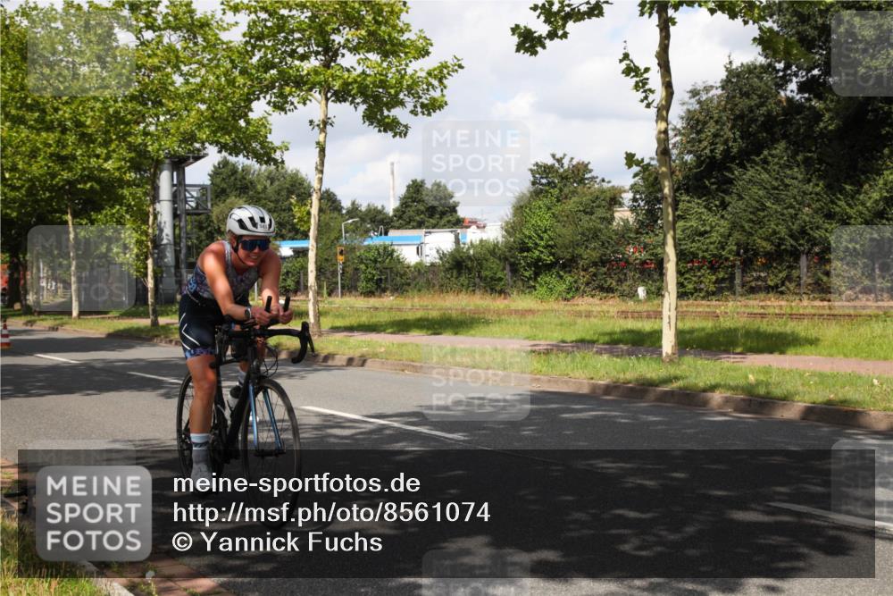 10.08.2025 - GEWOBA Citytriathlon Bremen Yannick Fuchs http://msf.ph/oto/8561074 10.08.2025 12:12:51 Radfahren 640, 675, 692, 745, 767, 771, 851, 884, 885, 960 meine-sportfotos.de