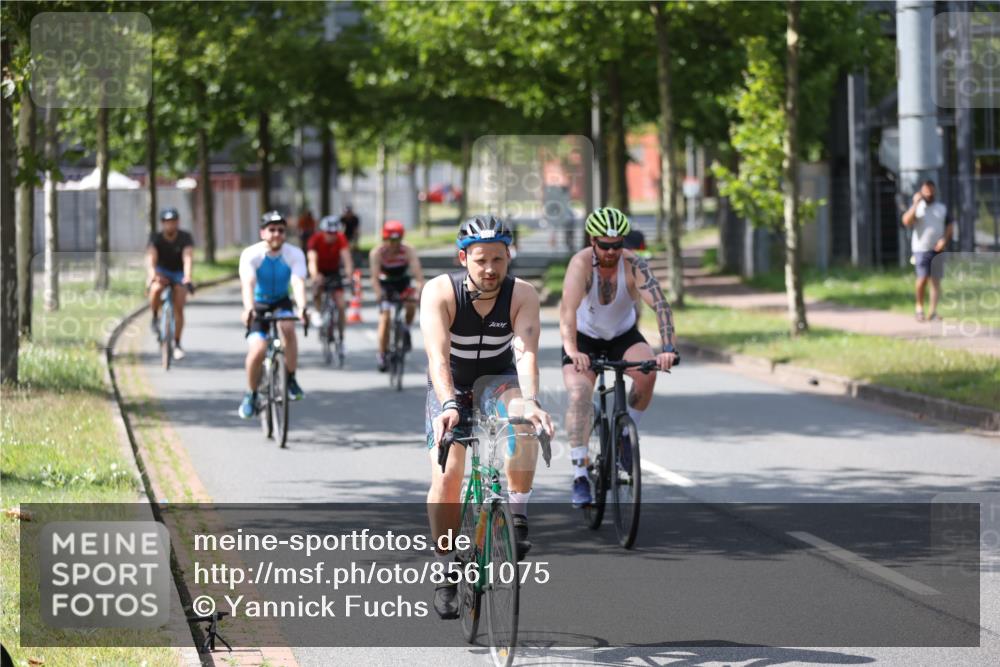 10.08.2025 - GEWOBA Citytriathlon Bremen Yannick Fuchs http://msf.ph/oto/8561075 10.08.2025 14:20:59 Radfahren 19, 56, 61, 73, 110, 142, 145, 157, 191, 266, 272, 312 meine-sportfotos.de