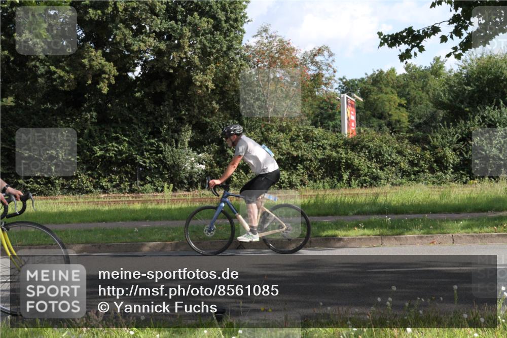 10.08.2025 - GEWOBA Citytriathlon Bremen Yannick Fuchs http://msf.ph/oto/8561085 10.08.2025 10:39:31 Radfahren 59, 87, 95, 107, 185, 201, 209, 221, 233, 374, 435, 436, 440, 453, 481 meine-sportfotos.de