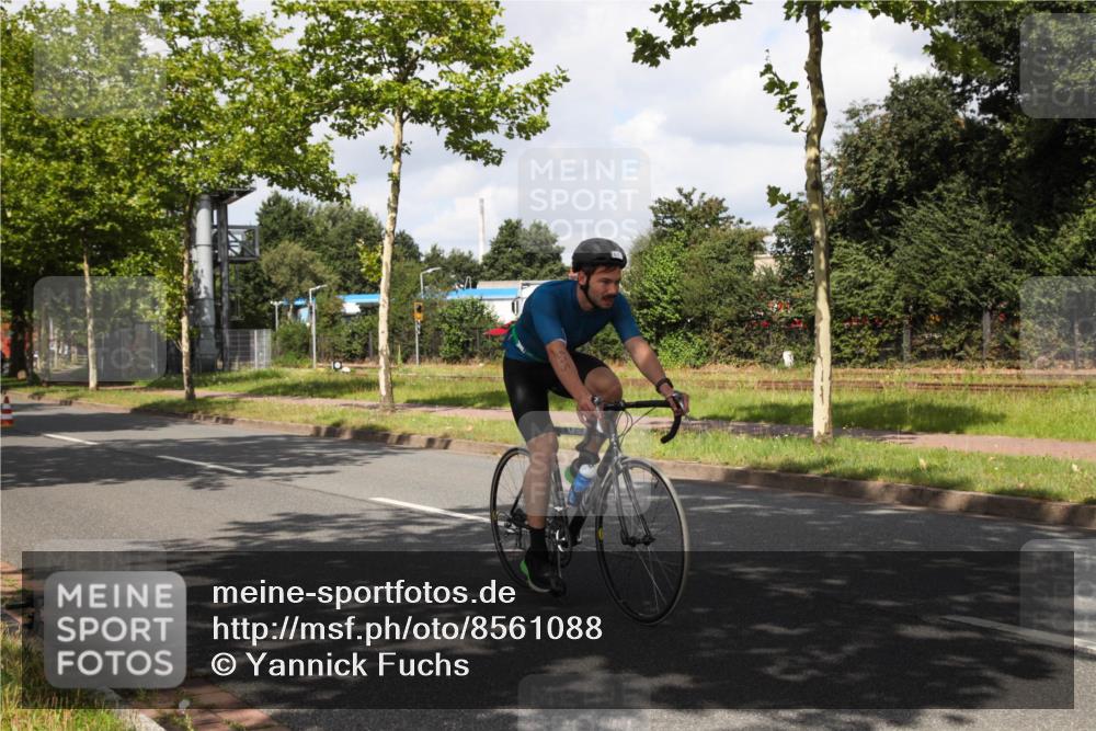 10.08.2025 - GEWOBA Citytriathlon Bremen Yannick Fuchs http://msf.ph/oto/8561088 10.08.2025 12:13:00 Radfahren 640, 675, 745, 767, 771, 884, 960 meine-sportfotos.de