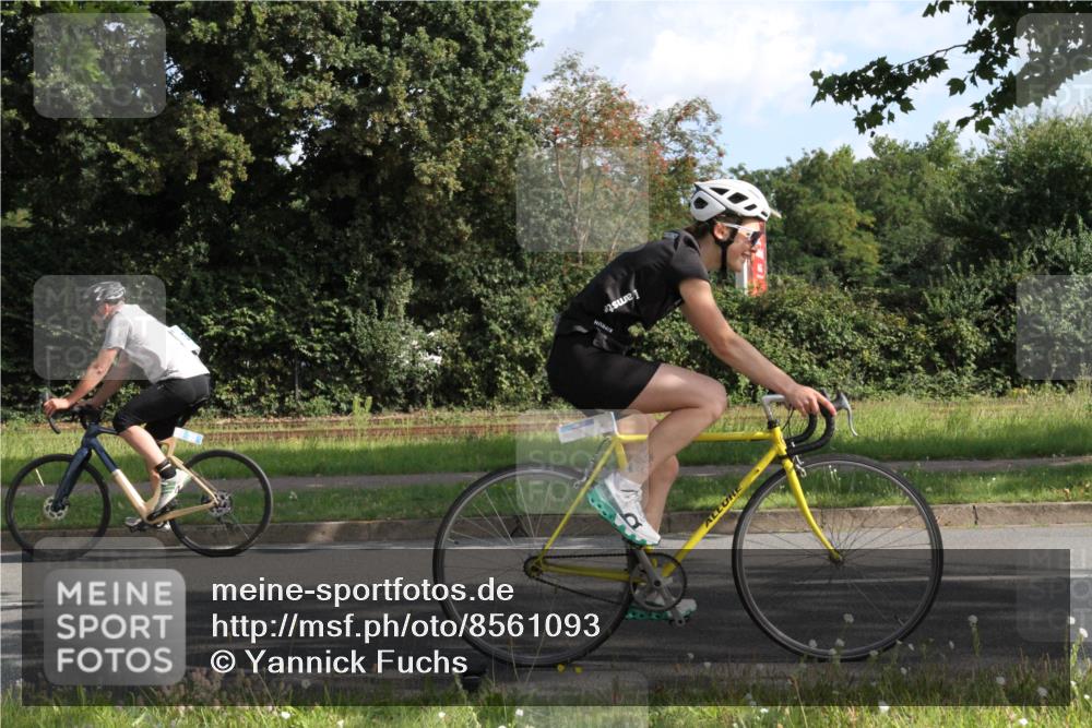 10.08.2025 - GEWOBA Citytriathlon Bremen Yannick Fuchs http://msf.ph/oto/8561093 10.08.2025 10:39:31 Radfahren 59, 87, 95, 107, 185, 201, 209, 221, 233, 374, 435, 436, 440, 453, 481 meine-sportfotos.de