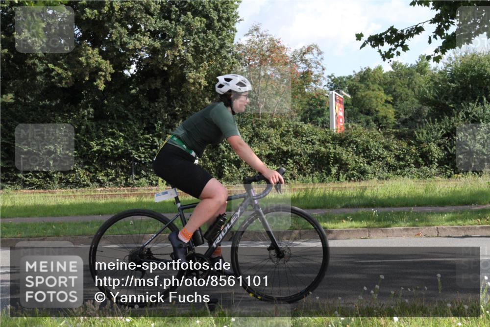 10.08.2025 - GEWOBA Citytriathlon Bremen Yannick Fuchs http://msf.ph/oto/8561101 10.08.2025 10:39:33 Radfahren 59, 87, 95, 185, 193, 201, 209, 221, 233, 374, 435, 436, 440, 453, 481 meine-sportfotos.de