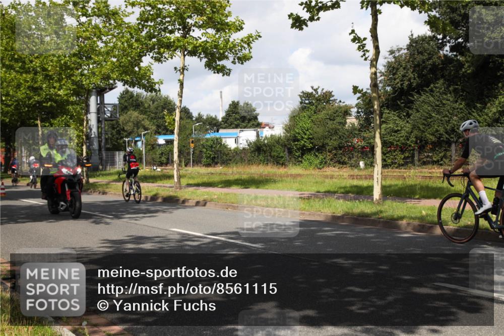 10.08.2025 - GEWOBA Citytriathlon Bremen Yannick Fuchs http://msf.ph/oto/8561115 10.08.2025 12:13:16 Radfahren 760, 767, 774, 1013, 1026 meine-sportfotos.de