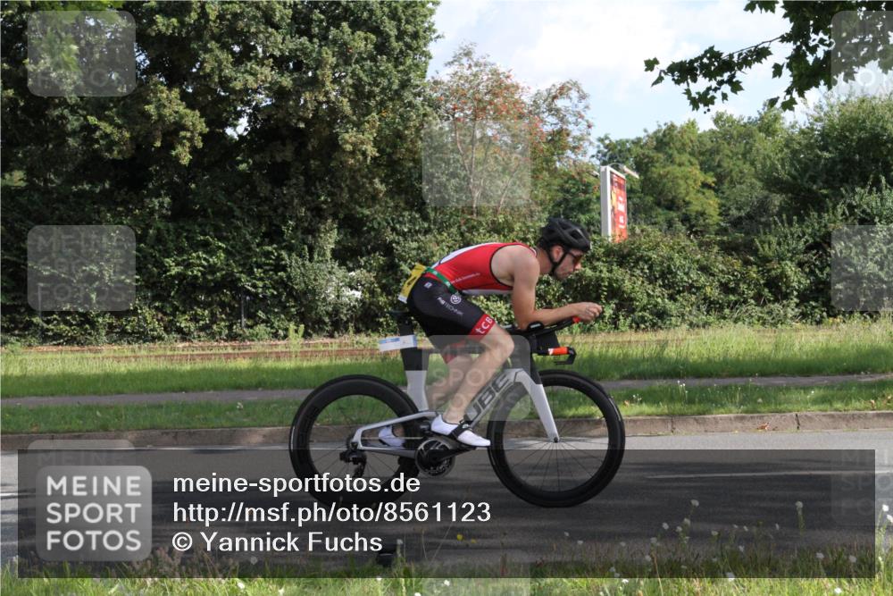 10.08.2025 - GEWOBA Citytriathlon Bremen Yannick Fuchs http://msf.ph/oto/8561123 10.08.2025 10:39:34 Radfahren 59, 87, 95, 185, 193, 201, 209, 221, 233, 374, 435, 436, 440, 453, 481 meine-sportfotos.de