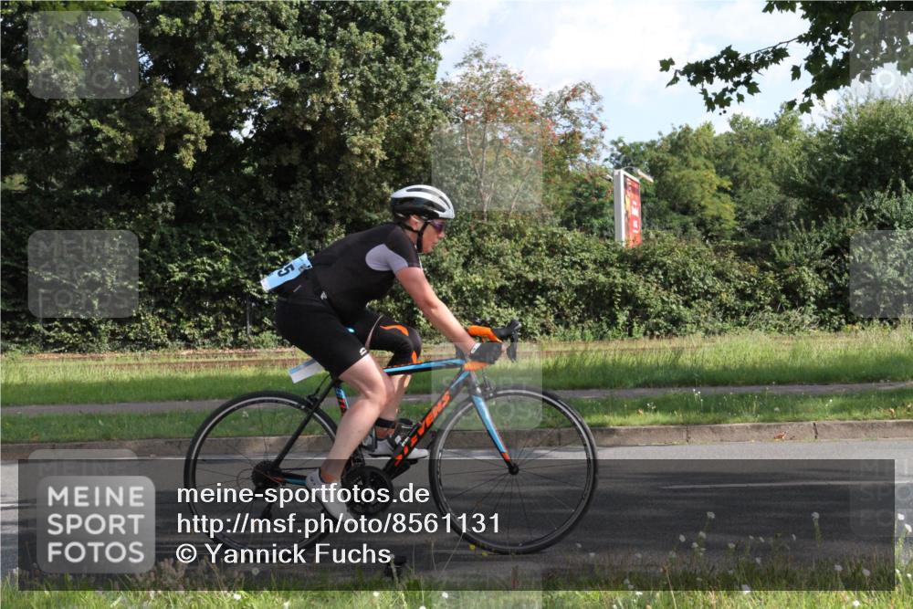 10.08.2025 - GEWOBA Citytriathlon Bremen Yannick Fuchs http://msf.ph/oto/8561131 10.08.2025 10:39:35 Radfahren 59, 87, 95, 185, 193, 201, 209, 221, 233, 374, 435, 436, 440, 453, 481 meine-sportfotos.de
