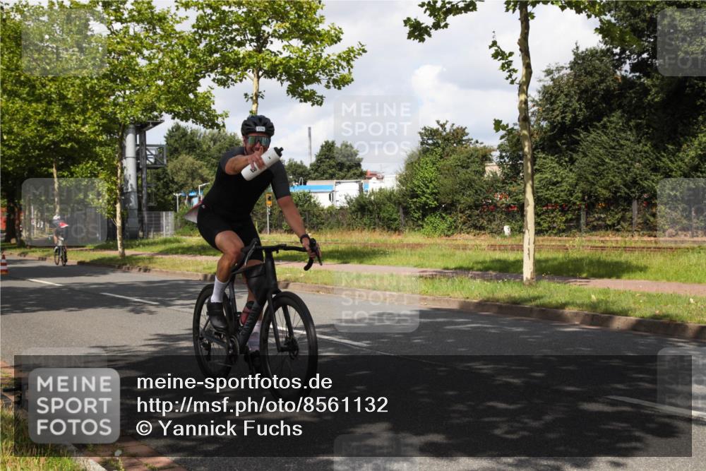 10.08.2025 - GEWOBA Citytriathlon Bremen Yannick Fuchs http://msf.ph/oto/8561132 10.08.2025 12:13:26 Radfahren 552, 612, 649, 760, 770, 774, 916, 1013, 1026 meine-sportfotos.de