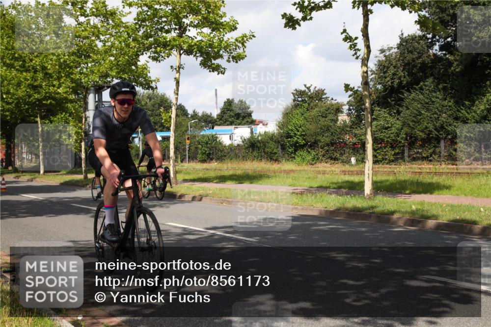 10.08.2025 - GEWOBA Citytriathlon Bremen Yannick Fuchs http://msf.ph/oto/8561173 10.08.2025 12:13:45 Radfahren 552, 568, 590, 612, 621, 649, 664, 733, 770, 776, 823, 863, 916, 1017 meine-sportfotos.de