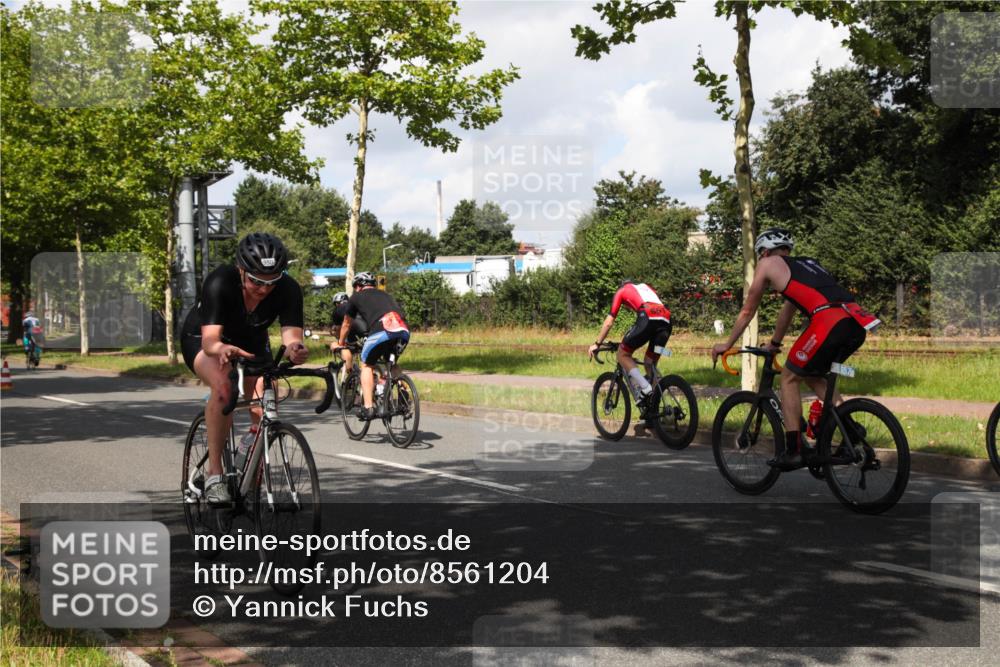 10.08.2025 - GEWOBA Citytriathlon Bremen Yannick Fuchs http://msf.ph/oto/8561204 10.08.2025 12:14:03 Radfahren 568, 587, 590, 615, 616, 630, 689, 733, 788, 863, 873, 950, 951, 1030 meine-sportfotos.de