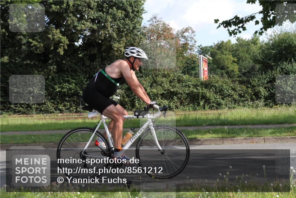 10.08.2025 - GEWOBA Citytriathlon Bremen Yannick Fuchs http://msf.ph/oto/8561212 10.08.2025 10:39:47 Radfahren 55, 57, 59, 77, 87, 95, 143, 185, 193, 201, 209, 221, 374, 398, 435, 436, 496 meine-sportfotos.de