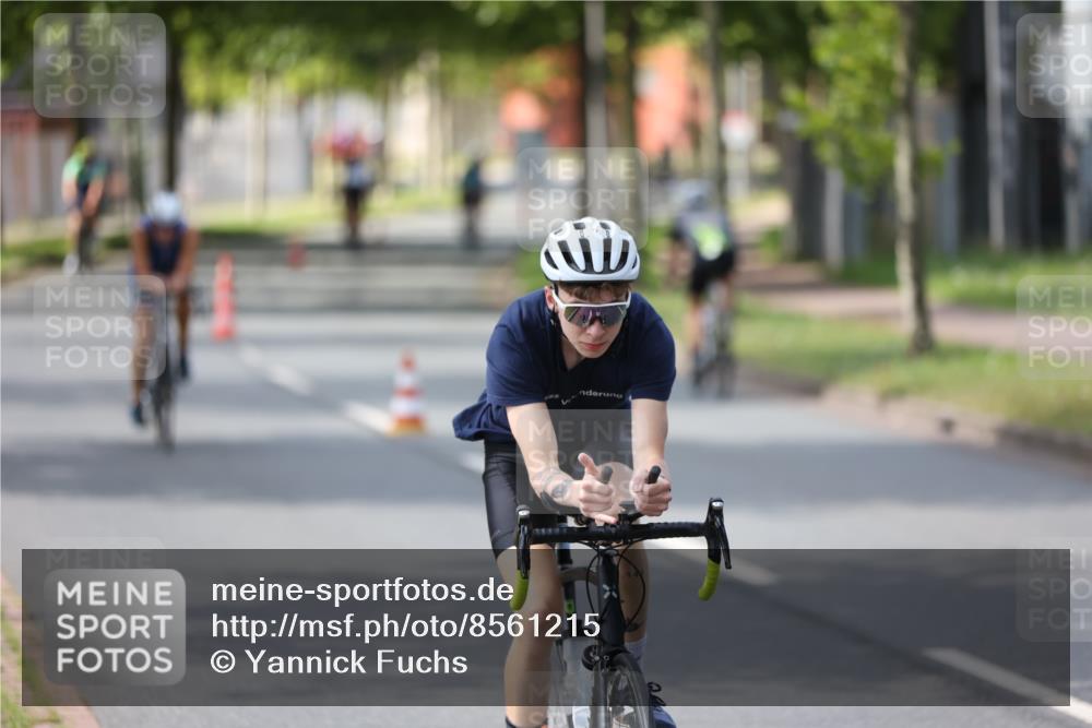 10.08.2025 - GEWOBA Citytriathlon Bremen Yannick Fuchs http://msf.ph/oto/8561215 10.08.2025 14:21:42 Radfahren 9, 140, 160, 177, 211, 283, 334 meine-sportfotos.de
