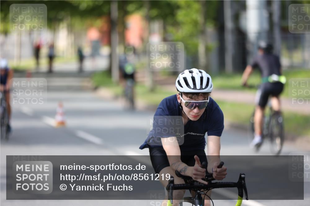 10.08.2025 - GEWOBA Citytriathlon Bremen Yannick Fuchs http://msf.ph/oto/8561219 10.08.2025 14:21:42 Radfahren 9, 140, 160, 177, 211, 283, 334 meine-sportfotos.de