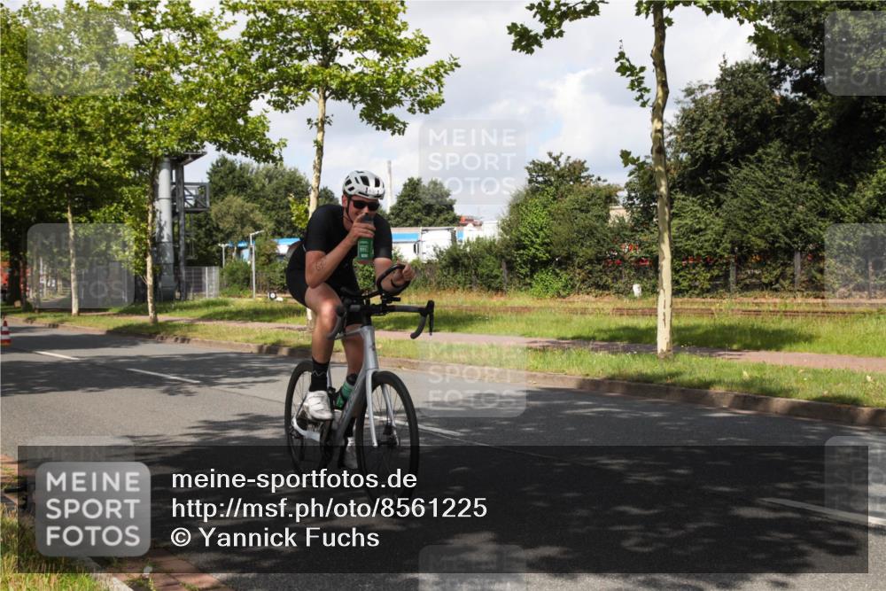 10.08.2025 - GEWOBA Citytriathlon Bremen Yannick Fuchs http://msf.ph/oto/8561225 10.08.2025 12:14:14 Radfahren 587, 615, 616, 630, 655, 689, 708, 788, 793, 801, 873, 888, 950, 1030 meine-sportfotos.de