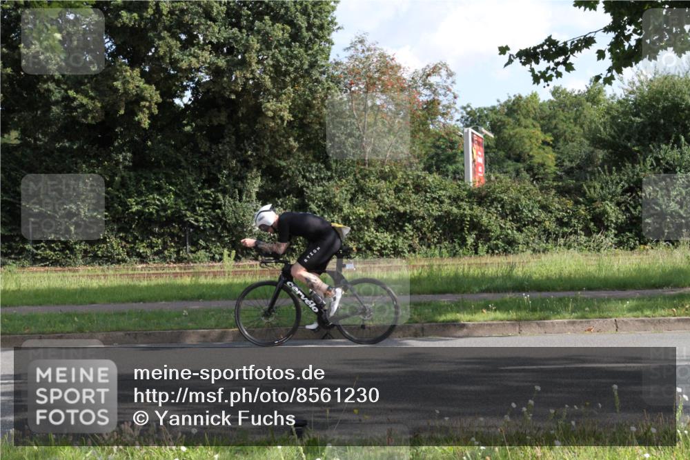 10.08.2025 - GEWOBA Citytriathlon Bremen Yannick Fuchs http://msf.ph/oto/8561230 10.08.2025 10:39:50 Radfahren 55, 57, 59, 77, 87, 143, 193, 201, 209, 221, 374, 398, 496 meine-sportfotos.de