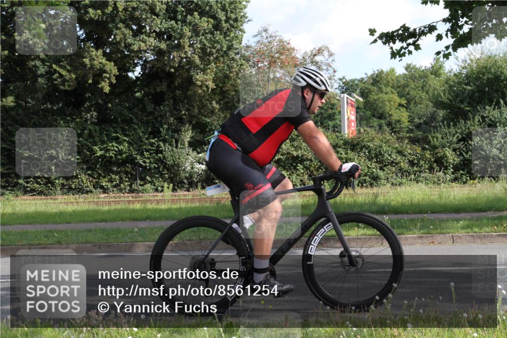 10.08.2025 - GEWOBA Citytriathlon Bremen Yannick Fuchs http://msf.ph/oto/8561254 10.08.2025 10:39:55 Radfahren 55, 57, 77, 79, 91, 143, 193, 201, 398, 496 meine-sportfotos.de