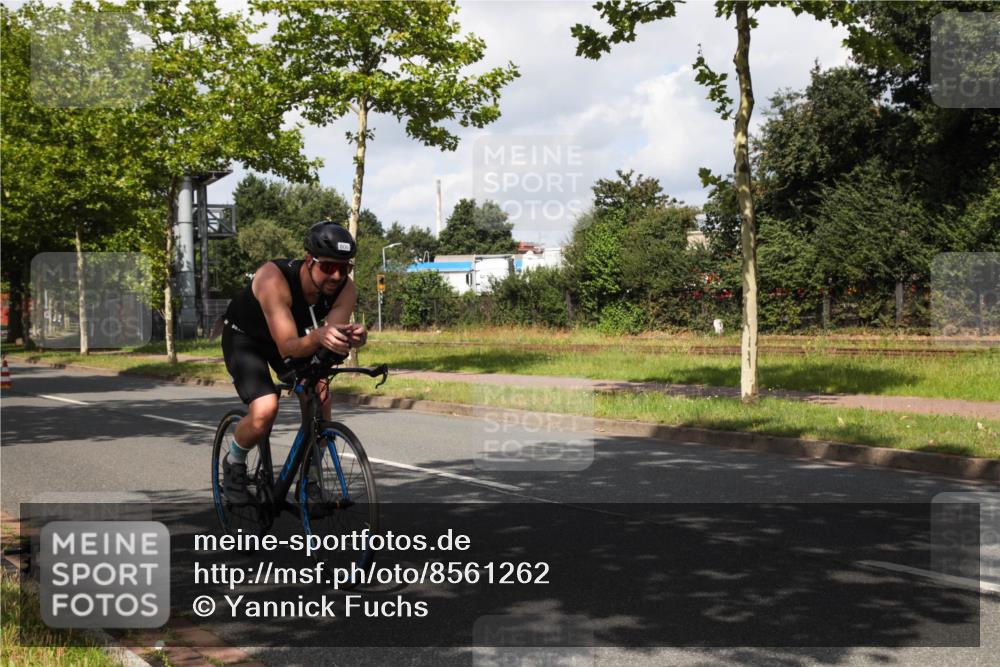 10.08.2025 - GEWOBA Citytriathlon Bremen Yannick Fuchs http://msf.ph/oto/8561262 10.08.2025 12:14:37 Radfahren 632, 681, 708, 735, 736, 738, 806, 838, 888 meine-sportfotos.de