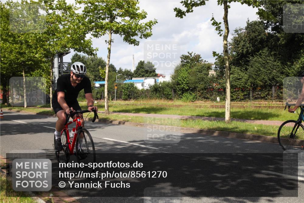 10.08.2025 - GEWOBA Citytriathlon Bremen Yannick Fuchs http://msf.ph/oto/8561270 10.08.2025 12:14:47 Radfahren 551, 627, 632, 635, 657, 736, 806, 826, 838, 857, 895, 897, 1020 meine-sportfotos.de