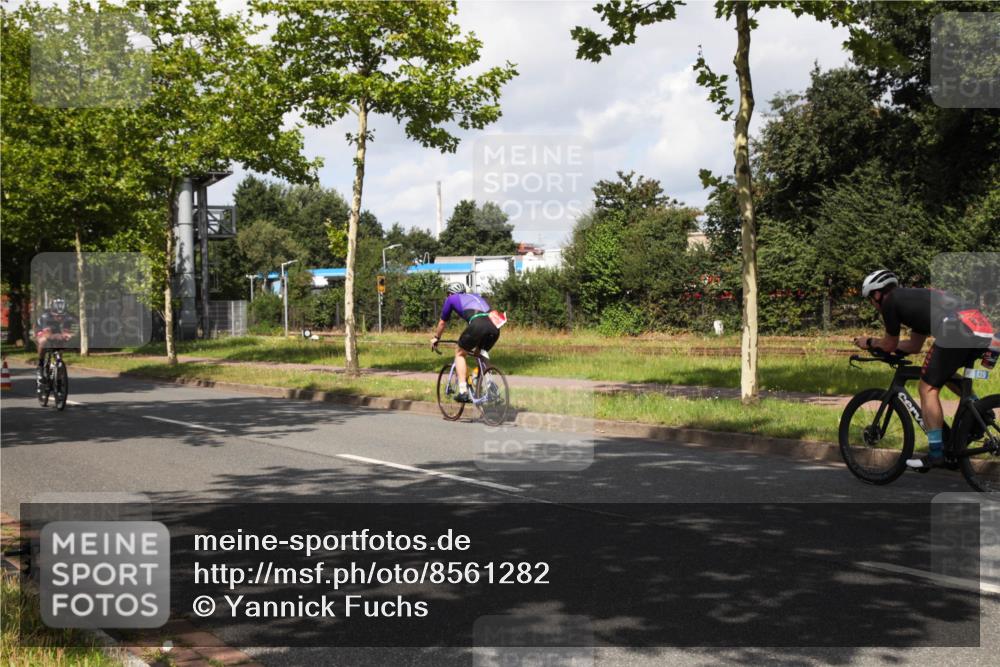 10.08.2025 - GEWOBA Citytriathlon Bremen Yannick Fuchs http://msf.ph/oto/8561282 10.08.2025 12:14:55 Radfahren 551, 627, 635, 657, 736, 826, 857, 895, 897, 959, 1020 meine-sportfotos.de