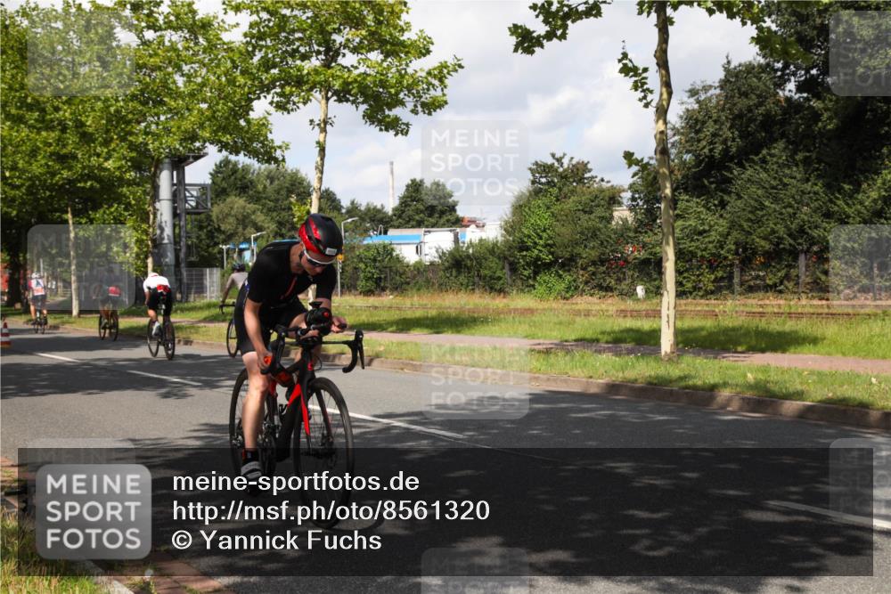 10.08.2025 - GEWOBA Citytriathlon Bremen Yannick Fuchs http://msf.ph/oto/8561320 10.08.2025 12:15:08 Radfahren 551, 564, 591, 627, 753, 826, 852, 876, 897, 947, 959, 1011, 1020 meine-sportfotos.de
