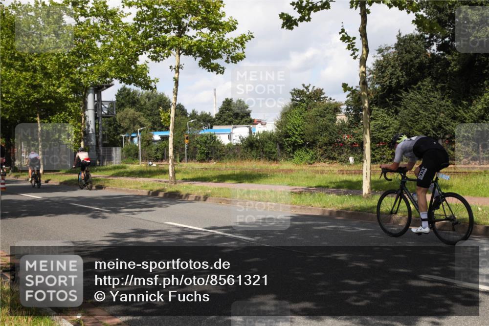 10.08.2025 - GEWOBA Citytriathlon Bremen Yannick Fuchs http://msf.ph/oto/8561321 10.08.2025 12:15:09 Radfahren 551, 564, 591, 627, 753, 826, 852, 876, 947, 959, 1011, 1020 meine-sportfotos.de