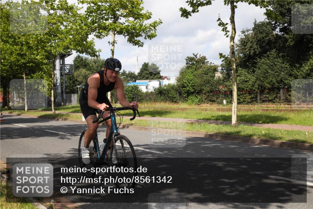 10.08.2025 - GEWOBA Citytriathlon Bremen Yannick Fuchs http://msf.ph/oto/8561342 10.08.2025 12:15:39 Radfahren 626, 641, 682, 834, 836, 839, 840, 858, 1016 meine-sportfotos.de