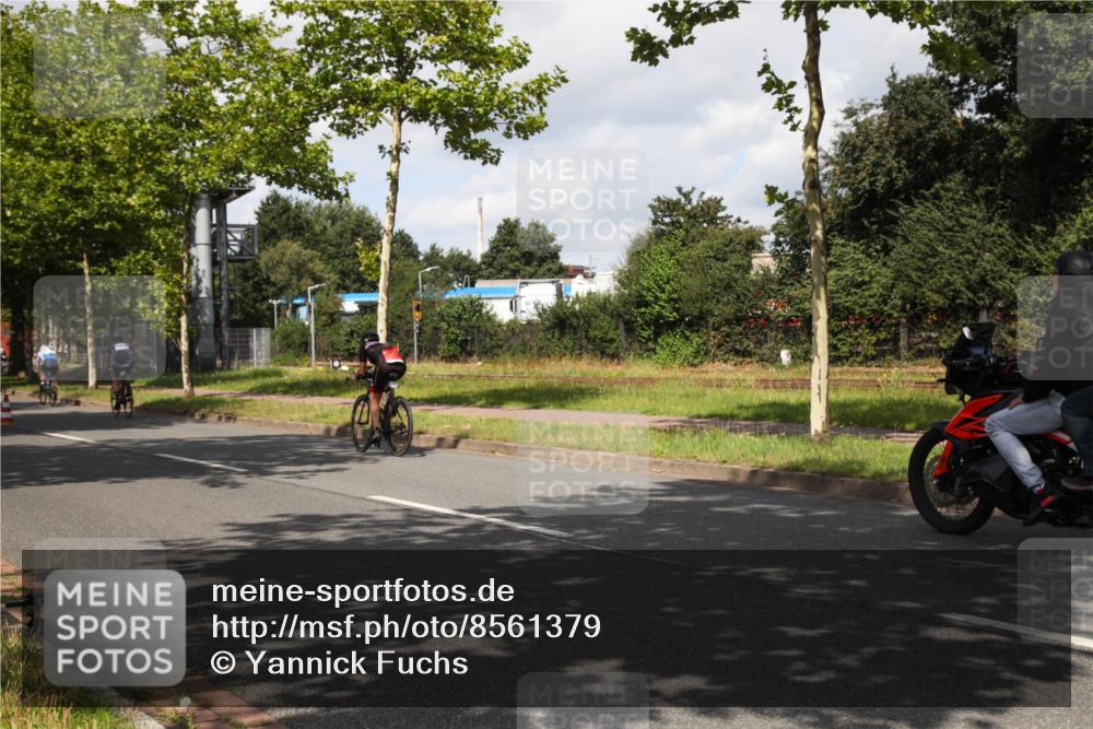 10.08.2025 - GEWOBA Citytriathlon Bremen Yannick Fuchs http://msf.ph/oto/8561379 10.08.2025 12:15:55 Radfahren 600, 626, 654, 682, 686, 707, 715, 824, 836, 839, 840, 859, 891, 1016, 1022 meine-sportfotos.de