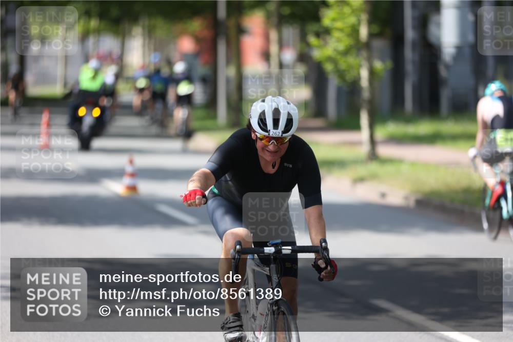 10.08.2025 - GEWOBA Citytriathlon Bremen Yannick Fuchs http://msf.ph/oto/8561389 10.08.2025 14:22:27 Radfahren 186, 215, 217, 242, 259, 262 meine-sportfotos.de