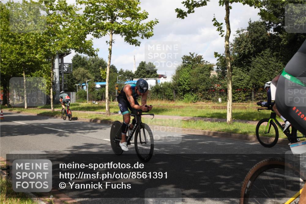 10.08.2025 - GEWOBA Citytriathlon Bremen Yannick Fuchs http://msf.ph/oto/8561391 10.08.2025 12:16:02 Radfahren 600, 654, 682, 686, 707, 715, 824, 836, 840, 859, 891, 1016, 1022 meine-sportfotos.de