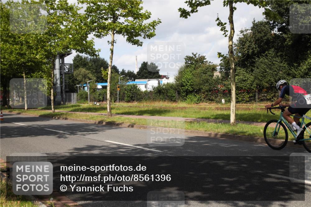 10.08.2025 - GEWOBA Citytriathlon Bremen Yannick Fuchs http://msf.ph/oto/8561396 10.08.2025 12:16:11 Radfahren 654, 686, 707, 820, 824 meine-sportfotos.de