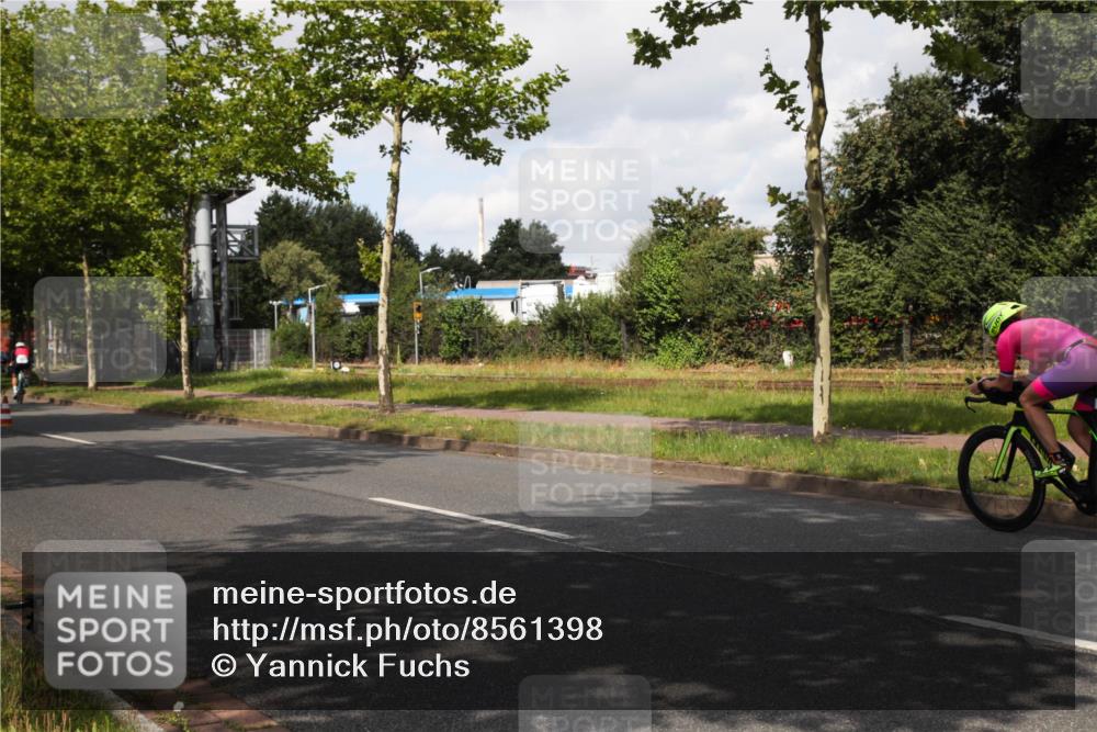 10.08.2025 - GEWOBA Citytriathlon Bremen Yannick Fuchs http://msf.ph/oto/8561398 10.08.2025 12:16:14 Radfahren 654, 820 meine-sportfotos.de