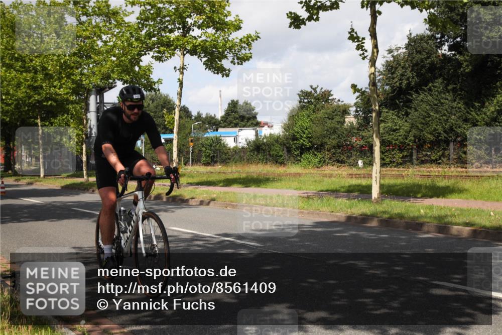 10.08.2025 - GEWOBA Citytriathlon Bremen Yannick Fuchs http://msf.ph/oto/8561409 10.08.2025 12:16:36 Radfahren 567, 742, 768, 783, 843, 902, 915, 1035, 1039 meine-sportfotos.de