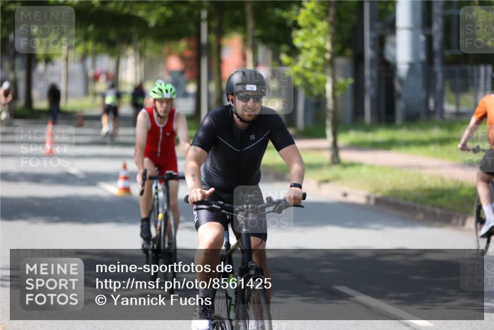 10.08.2025 - GEWOBA Citytriathlon Bremen Yannick Fuchs http://msf.ph/oto/8561425 10.08.2025 14:22:46 Radfahren 86, 89, 182, 204, 242, 252, 280, 289, 297, 353, 427 meine-sportfotos.de