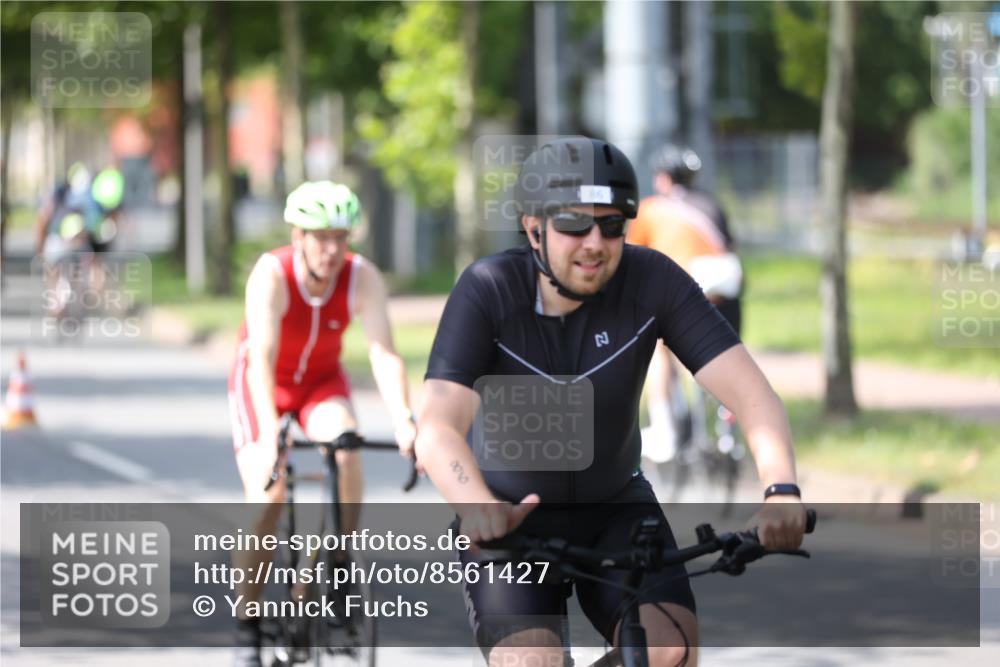 10.08.2025 - GEWOBA Citytriathlon Bremen Yannick Fuchs http://msf.ph/oto/8561427 10.08.2025 14:22:47 Radfahren 86, 89, 182, 204, 242, 252, 280, 289, 297, 353, 427 meine-sportfotos.de