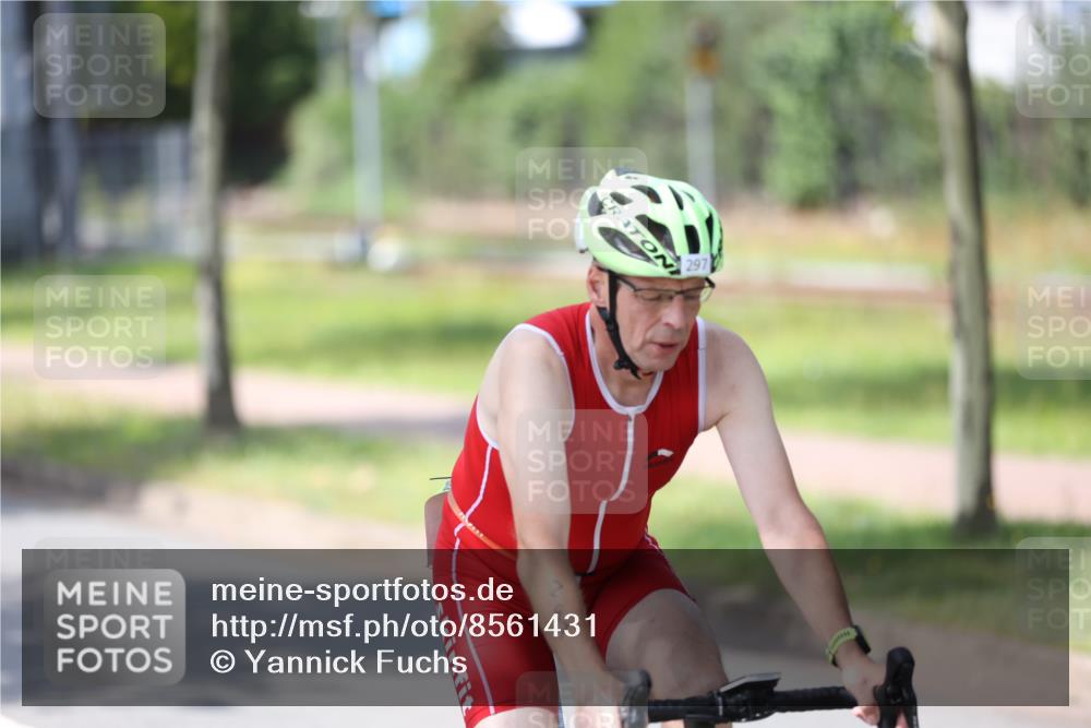 10.08.2025 - GEWOBA Citytriathlon Bremen Yannick Fuchs http://msf.ph/oto/8561431 10.08.2025 14:22:47 Radfahren 86, 89, 182, 204, 242, 252, 280, 289, 297, 353, 427 meine-sportfotos.de